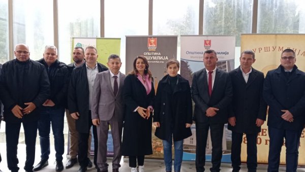 НОВА РАДНА МЕСТА И ТУРИСТИЧКИ ПОТЕНЦИЈАЛ: Премијерка Ана Брнабић и министарка Татјана Матић посетиле данас Куршумлијску Бању (ФОТО)