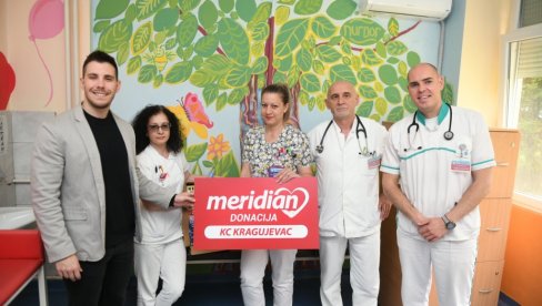 ДА ПРАЗНИЦИ СВИМА БУДУ ИСТИ: Компанија Меридиан обрадовала малишане у Клиници за хематологију у Крагујевцу