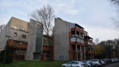 KONAČNO MOGU DA UKNJIŽE STANOVE: Stanari zgrade u Mikronaselju u Kikindi posle dve decenije rešavaju problem