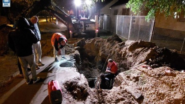 РАДНИЦИ ВОДОВОДА ТОКОМ НОЋИ ОТКЛОНИЛИ ДВА ВЕЛИКА КВАРА: Екипе биле на терену целу ноћ у зрењанинском насењу (ФОТО)