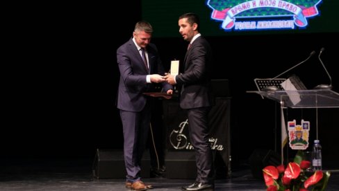 VELIKA ČAST ZA MINISTRA: Momirović dobitnik zlatne medalje Takovski ustanak