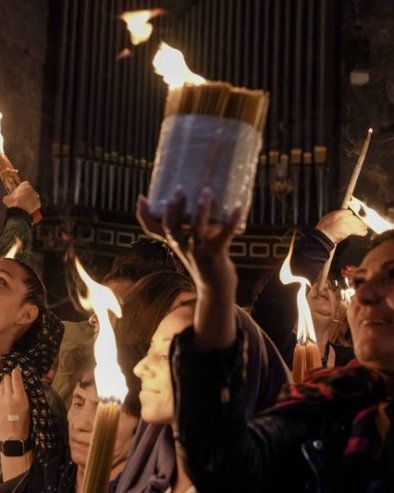 RADOST U JERUSALIMU: Blagodatni oganj sišao u Hram Vaskrsenja Hristovog