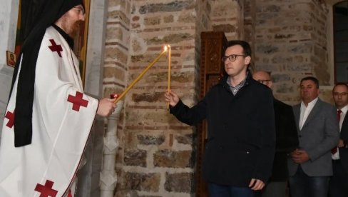 СЛАВА ПРИЗРЕНСКЕ БОГОСЛОВИЈЕ: Петковић на литургији у цркви Светог Ðорђа у Призрену