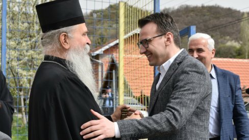 ОВДЕ СМО СВОЈИ НА СВОМЕ: Петар Петковић у селу Бање на Косову и Метохији