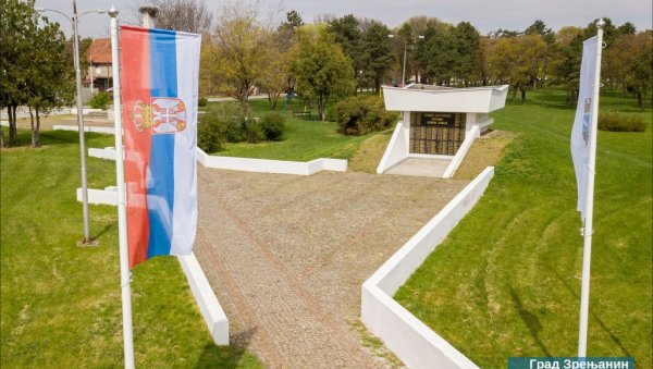 ОБНОВЉЕН СПОМЕН ПАРК У ЗРЕЊАНИНУ: Вијори се српска застава, 9. маја прослава Дана победе (ФОТО)
