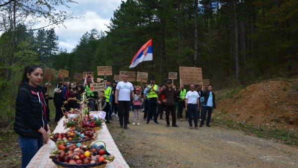 ЖУПА ПРОТИВ КАМЕНОЛОМА: Одржан још један протест мештана на локалитету Рађевице недалеко од Александровца