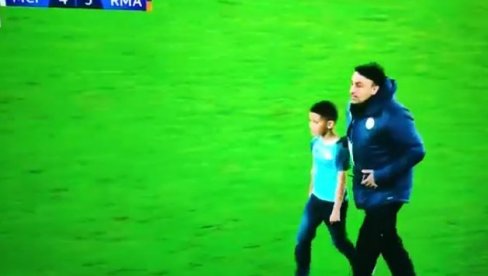 GVARDIOLA GLEDAO U NEVERICI: Mališan prekinuo utakmicu, reakcija De Brujnea oduševila sve (VIDEO)