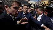 PARADAJZOM NA MAKRONA: Francuski predsednik napadnut na pijaci (VIDEO)