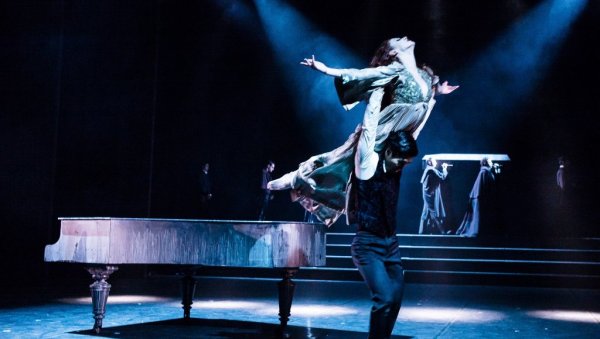 ГЛЕМБАЈЕВИ У ПОКРЕТУ: Познати загребачки уметник Лео Мујић пред вечерашње гостовање балета ХНК у Народном позоришту