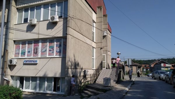 ЕПИДЕМИЈА У ПАРАЋИНУ: Летњи талас још не слаби