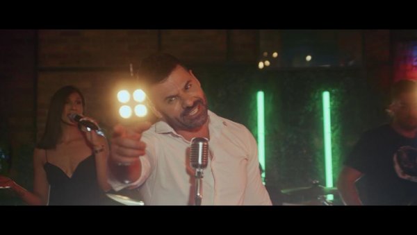 Познати певач покушао све да спаси брак, па на крају поручио жени: Шта би још?