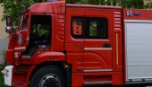 GROM ZAPALIO KROV MAGACINA: Jedanaest vatrogasaca se borilo sa vatromu Šimanovcima