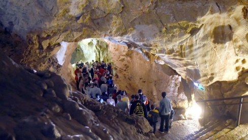 TAJANSTVENA I POSLE POLA VEKA: U Resavskoj pećini juče obeleženo šest decenija od njenog otkrivanja i 50 godina od otvaranja za posetioce