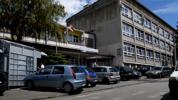 ОГЛАСИЛО СЕ МИНИСТАРСТВО ПРОСВЕТЕ: Циркуларни мејл o подметнутој бомби добило је двадесетак средњих школа у Београду