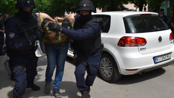 ВАНРЕДНА КОНТРОЛА: У Новом Кнежевцу и Кањижи полиција пронашла 294 илегална мигранта