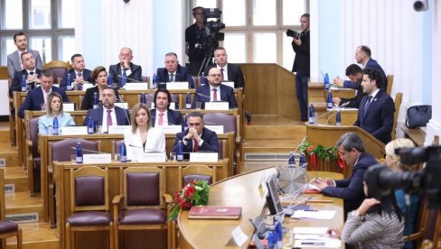 NOVA VLADA, NOVE I PODELE: Živa diplomatska aktivnost prvog dana  izvršne vlasti u Crnoj Gori