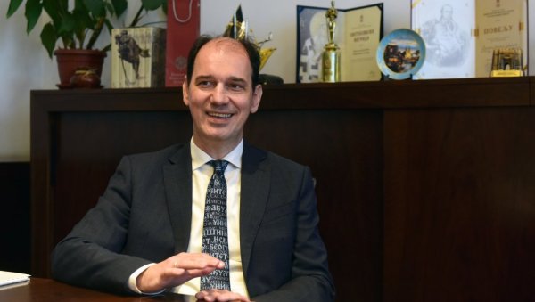 ТРАЖИ СЕ ВИШЕ ИНЖЕЊЕРА НЕГО ШТО ШКОЛУЈЕМО Професор Поповић: Мањак знања осетиће се код генерације која ове године уписује факултет