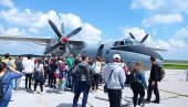 AVIONI VOJSKE SRBIJE: Najveću pažnju u Batajnici privukao čuveni An-26 (FOTO)