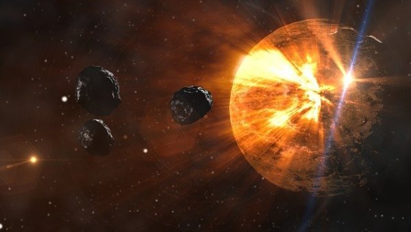 ЕПСКИ СНИМАК: Масивна комета оставља траг док прилази Сунцу (ВИДЕО)