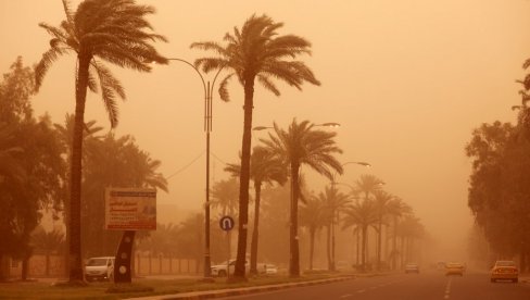 ПЕШЧАНА ОЛУЈА У ИРАКУ: Багдад прекривен наранџастом прашином (ФОТО)