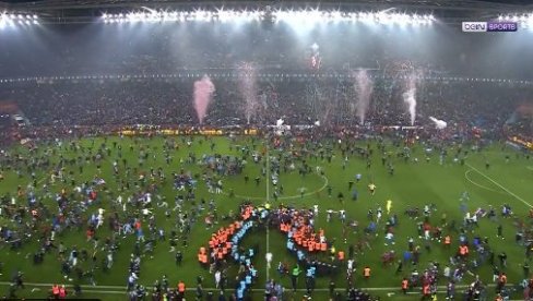 LUDILO U TURSKOJ: Trabzon osvojio prvu titulu, a navijači su to znali kako da proslave (VIDEO)