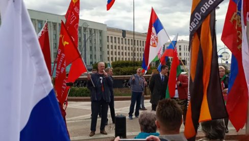 СРПСКА ЗАСТАВА ВИЈОРИ СЕ У ЦЕНТРУ МИНСКА: У Белорусији одржан митинг подршке Русији (ФОТО/ВИДЕО)