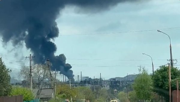 УКРАЈИНЦИ ПРЕКИНУЛИ РЕЖИМ ТИШИНЕ: Гранатира се простор око Азовстаља (ВИДЕО)