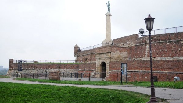 МОЛИТВА ОПЕТ НА КАЛЕМЕГДАНУ: Статуа посвећена Урлиху Цељском биће враћена на Београдску тврђаву