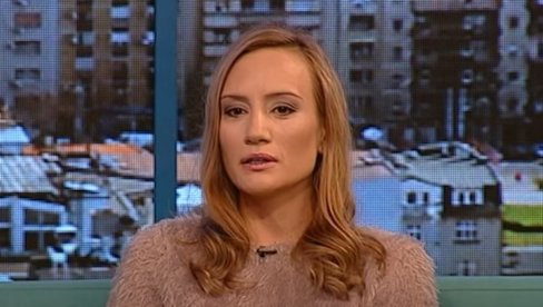 GLUMICA PONOVO ZALJUBLJENA : Jelena Đukić se razvela od tragača, pa preko drugarice našla novog dečka (FOTO)