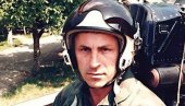 ЖИВОТЕ МЛАДИХ ПИЛОТА САЧУВАО СВОЈОМ СМРЋУ: Обележене 23 године од погибије пуковника Миленка Павловића