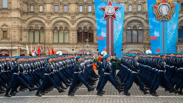 ЗАШТО ЈЕ ДАН  ПОБЕДЕ НАД ФАШИЗМОМ ЗА РУСЕ СВЕТИ ПРАЗНИК: Сутра у Новостима, наш репортер, са Црвеног трга у Москви, уочи војне параде
