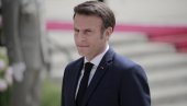 POLITIKO: Makron zabranom abaje u školama ubio dve muve jednim udarcem