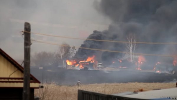 ПОЖАРИ БЕСНЕ У РУСИЈИ: Ватра односи животе, оштећено више од 500 кућа