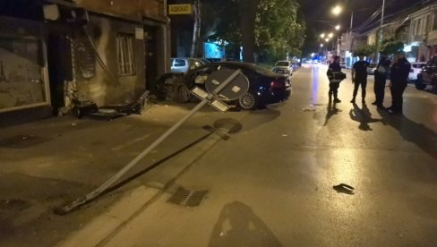 UDARIO U TAKSI, PA SE ZABIO U PRODAVNICU: Teška saobraćajna nesreća u Nišu, povređeno pet osoba (VIDEO)