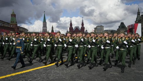 УКРАЈИНСКИ ДРОНОВИ ГАЂАЈУ МОСКВУ, ДОК СВЕТСКИ ЛИДЕРИ СТИЖУ: Русија се припрема за Параду, Кијев наставља да удара по Москви