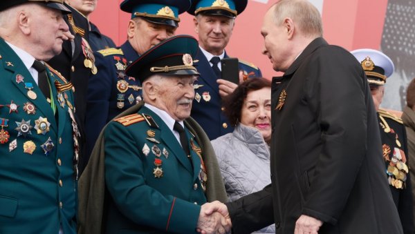 ПУТИН ДАО ВИСОКУ ОЦЕНУ ПАРАДИ: Припреме су трајале од децембра, генерал Саљуков се захвалио учесницима (ФОТО)