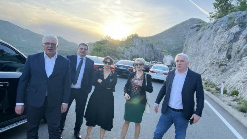 BLOKIRANO CETINJE: Delegacija DF zaustavljena na pragu Cetinja