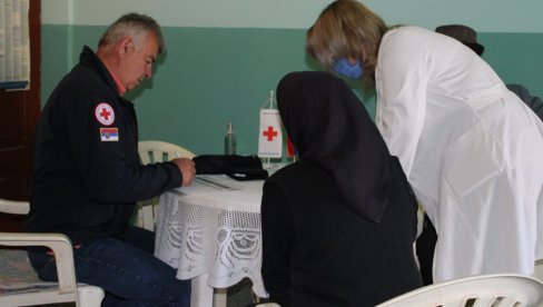 ПРЕВЕНТИВНОСТ: Црвени крст организовао прегледе за старије