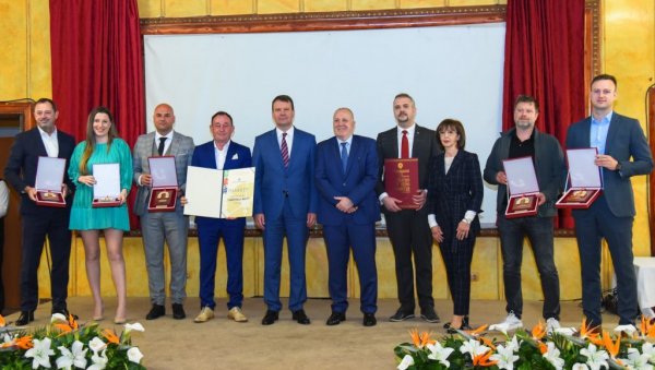 КРОЗ „КАПИЈУ УСПЕХА“: Уручене награде најуспешнијима у туризму и угоститељству