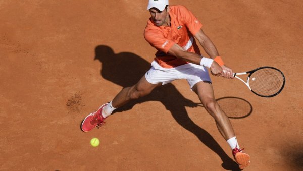 КАО У НАЈБОЉИМ ДАНИМА: Новак Ђоковић освојио поен од ког застаје дах (ВИДЕО)