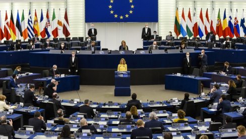 PREDLOG IZ PARIZA PODELIO EU: Makrona podržao Šolc, ali se 13 zemalja istovremeno protivi izmeni ugovora