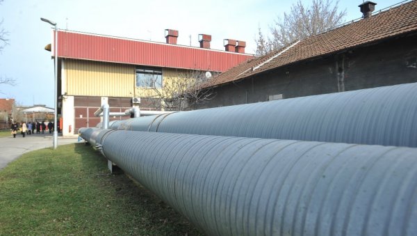 РАДОВИ ЗАТВАРАЈУ САОБРАЋАЈ: Реконструкција вреловода на новосадском насељу Телеп