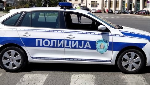 POKUŠAJ ORUŽANE PLJAČKE U RUMENKI: Policija blokirala mesto - u toku potraga za muškarcem obučenim u maskirno odelo