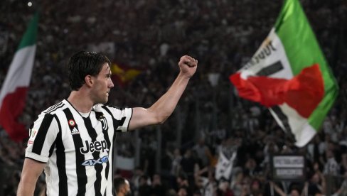 VLAHOVIĆ ĆE U OVOM DRESU HARATI EVROPOM: Procurila gostujuća garnitura Juventusa (FOTO)