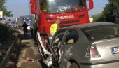 ТЕЖАК УДЕС У БЕОГРАДУ: Сударили се аутомобил и камион, једна особа повређена