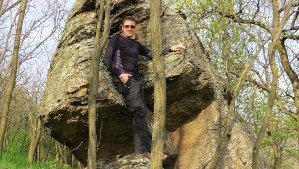 ПРИРОДА ЈУНАКА УКЛЕСАЛА У СТЕНУ: Житељи Јужног Баната верују да се на Вршачким планинама крије лик Јанка Халабуре