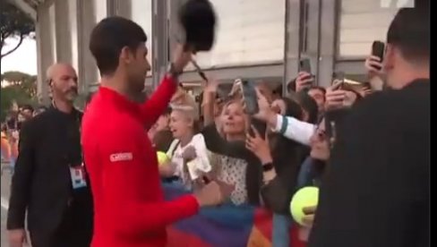 ĐOKOVIĆ KAO BOŽANSTVO U RIMU: Teniski Apolon bacio navijače u trans, Novak pokazao svoju veličinu (VIDEO)