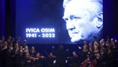 САХРАЊЕН ИВИЦА ОСИМ: Хиљаде људи се опростило од легенде југословенског фудбала (ФОТО/ВИДЕО)