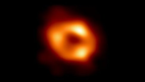 SLAŽE SE SA AJNŠTAJNOVIM PREDVIĐANJIMA: Naučnici oduševljeni otkrićem ogromne crne rupe u Mlečnom putu (FOTO)