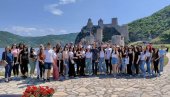 NAGRADA ZA NAJBOLJE MATURANTE: Ekskurzija do Golubovačke tvrđave za pedesetak paraćinskih srednjoškolaca